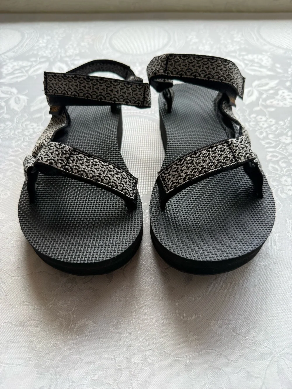 Teva Midform Black/White Boho Geometric Patterned Strap Sandals Women’s Size 8